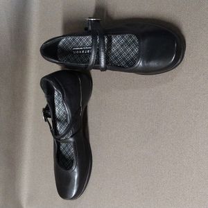 knee length dresses for ladies New Balance 577 Women's Walking Shoes, Size: 11 N, Black main image 0